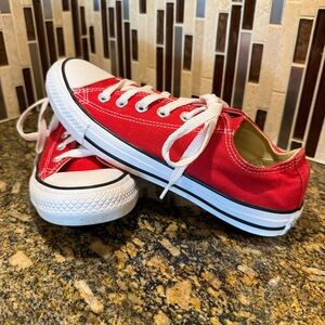 Converse Chuck Taylor All Star Low Top Classic Red Casual Sneakers Sz W8.5 M6.5